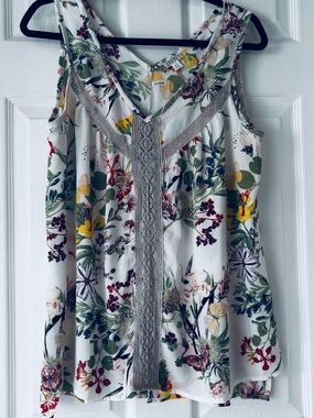 Spense White Floral Lace-Trim Tank Top in multi colors. Size L